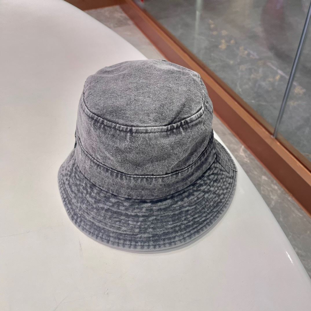 Christian Dior Caps